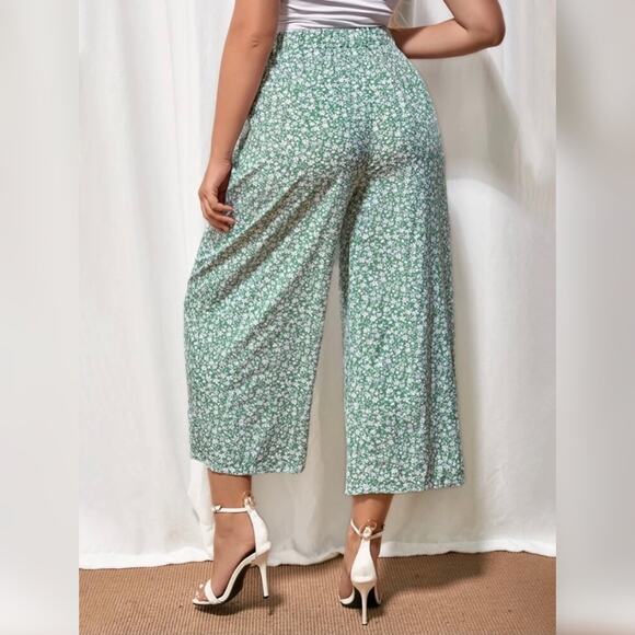 SHEIN NWT Size 1X (14) Pastel Green & White Ditsy Floral Print Wide Leg Pants - Picture 3 of 5